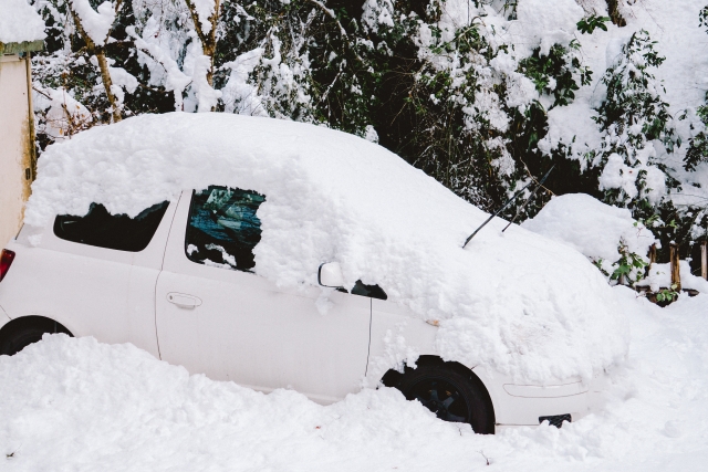 北海道冬の車中泊エンジンかけっぱなしは危険？寒さ対策の必需品もご紹介！